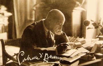 Gabriele d'Annunzio in una cartolina commemorativa